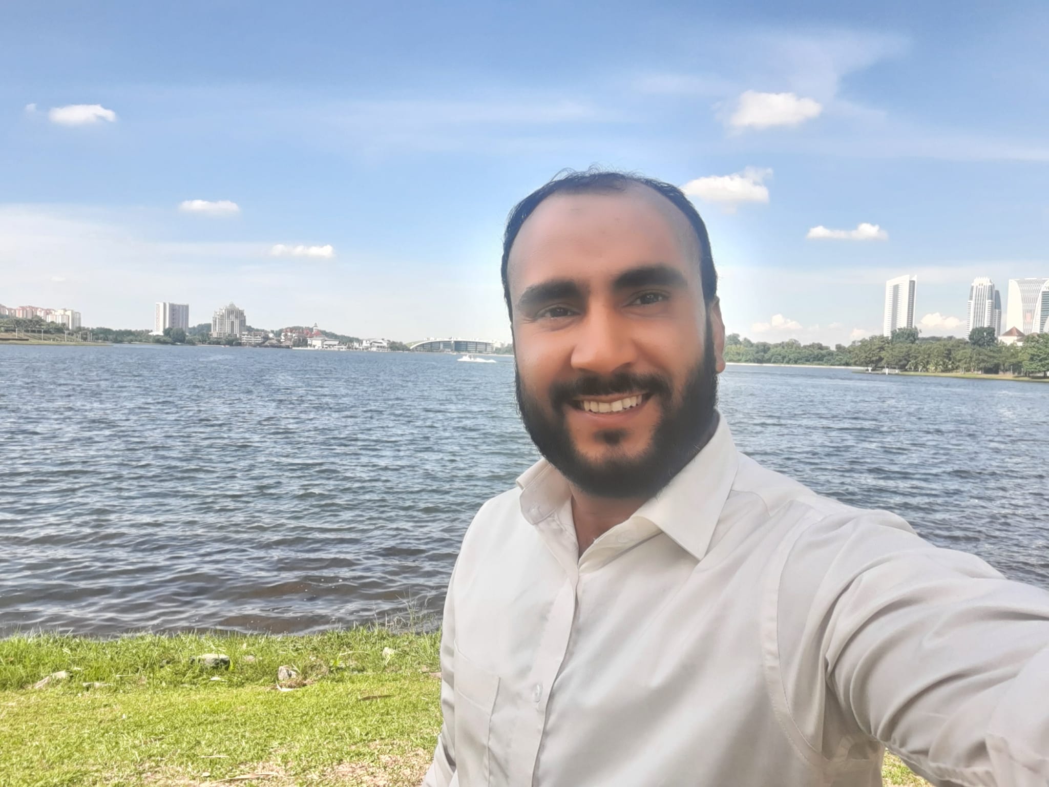 Mohammed Forekan, WordPress developer and SEO consultant, standing by the Putrajaya lake in Malaysia